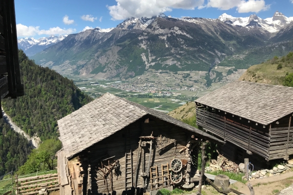 De la vallée du Rhône au beau village de montagne