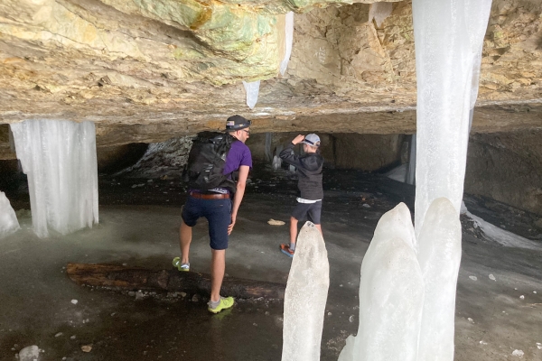 Coole Höhle im Val de Travers