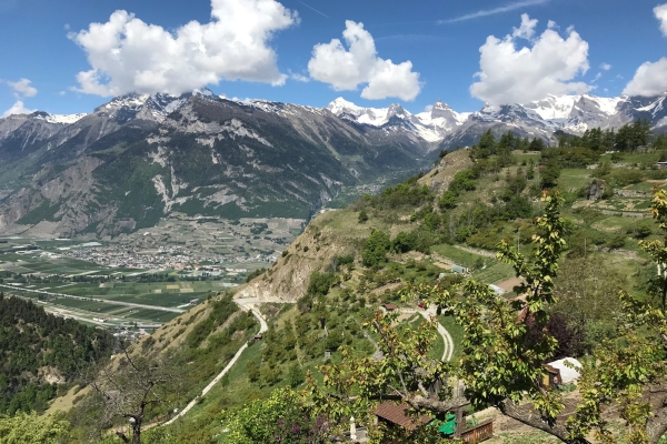 De la vallée du Rhône au beau village de montagne