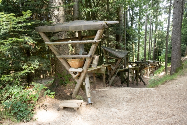 Zu Aussichtskanzel und Hof Bärüti