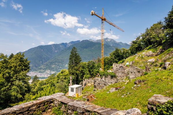 Trois châteaux tessinois et un village fantôme