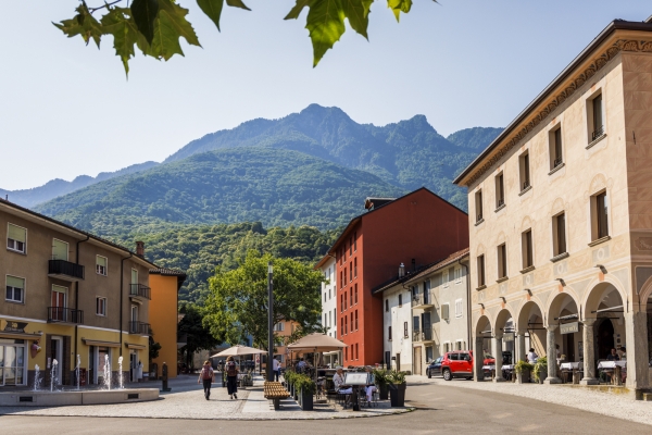 Trois châteaux tessinois et un village fantôme