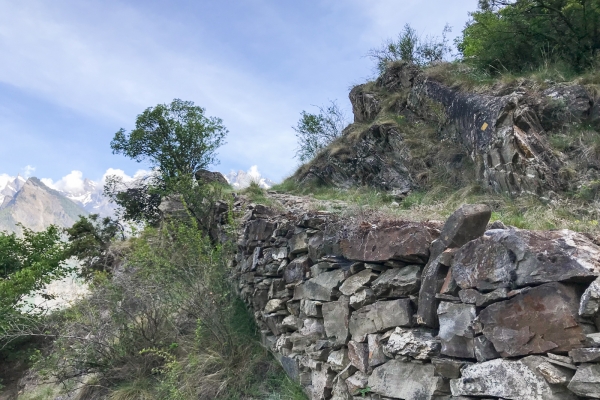 Vom Rhonetal hoch zum idyllischen Bergdorf