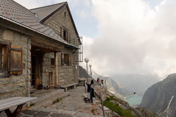 Tout là-haut vers la Gelmerhütte