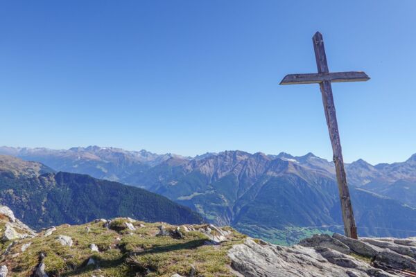 Canali d’irrigazione e panorama sul Foggenhorn