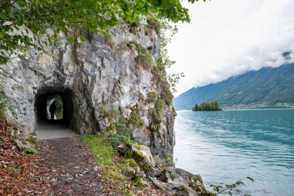 Von der Schweibenalp dem Wasser folgend