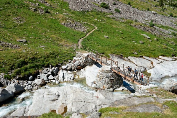 Durchs Val Sumvitg zu preisgekrönter Brücke