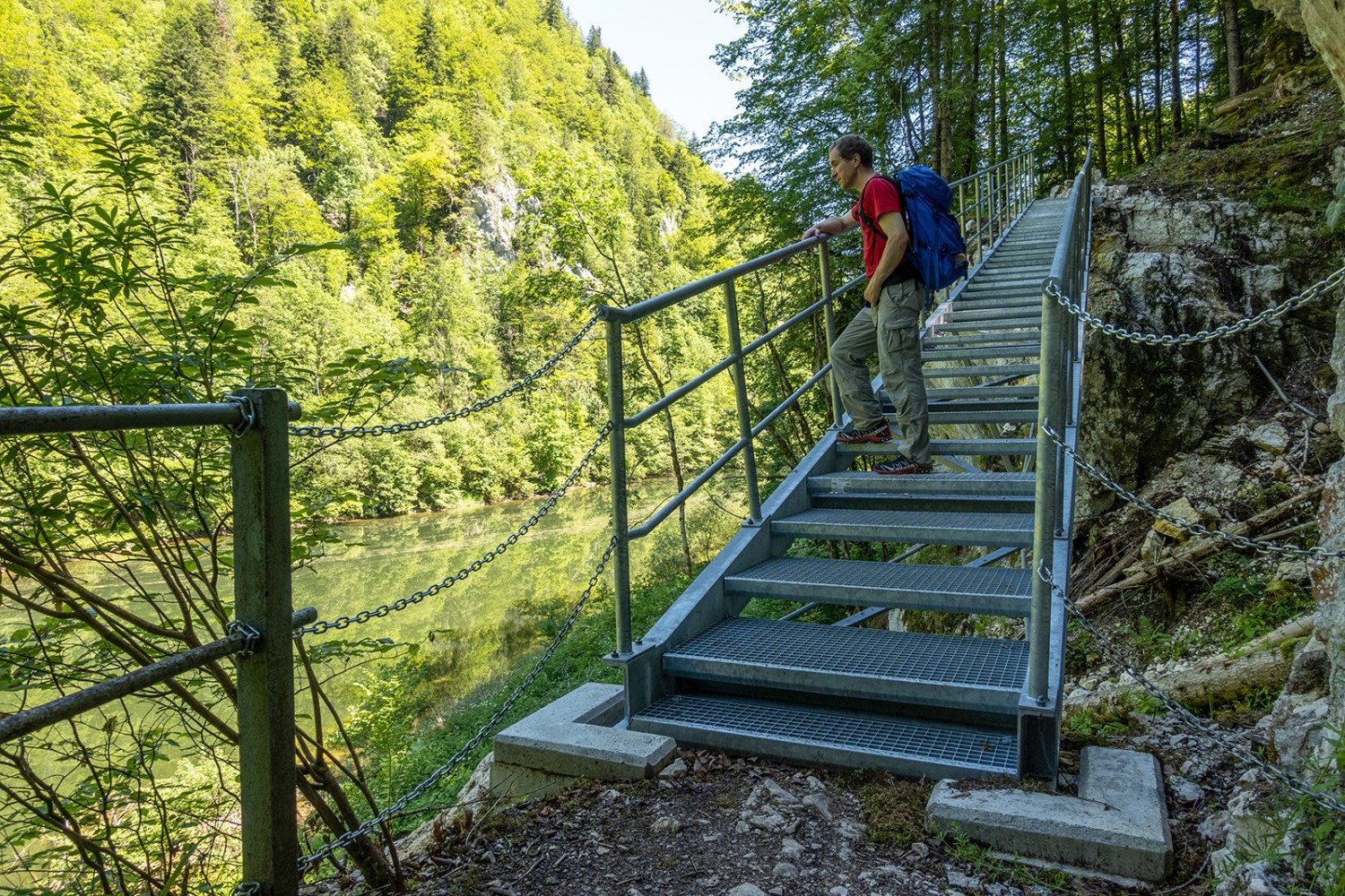 Die neue Passerelle ermöglicht eine sichere Überquerung der Schlucht.