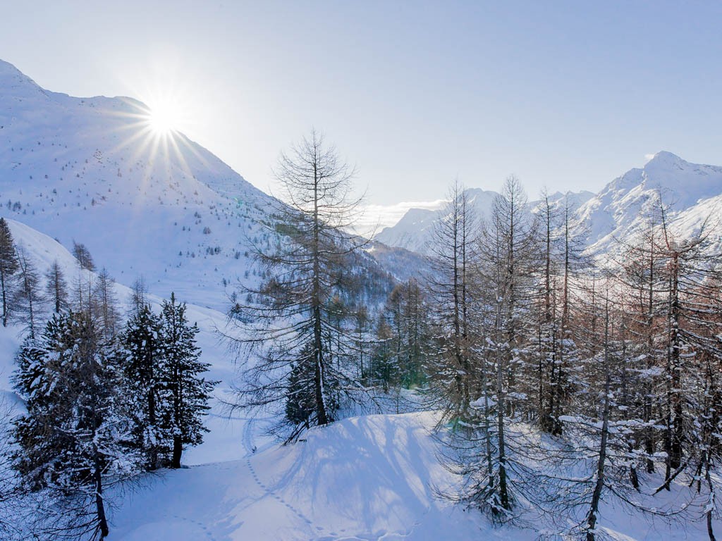 La vue depuis la plate-forme panoramique de Güvè est à couper le souffle. Ici, on peut prendre une pause bien méritée pour profiter de la nature. Photo: Jannik Paul