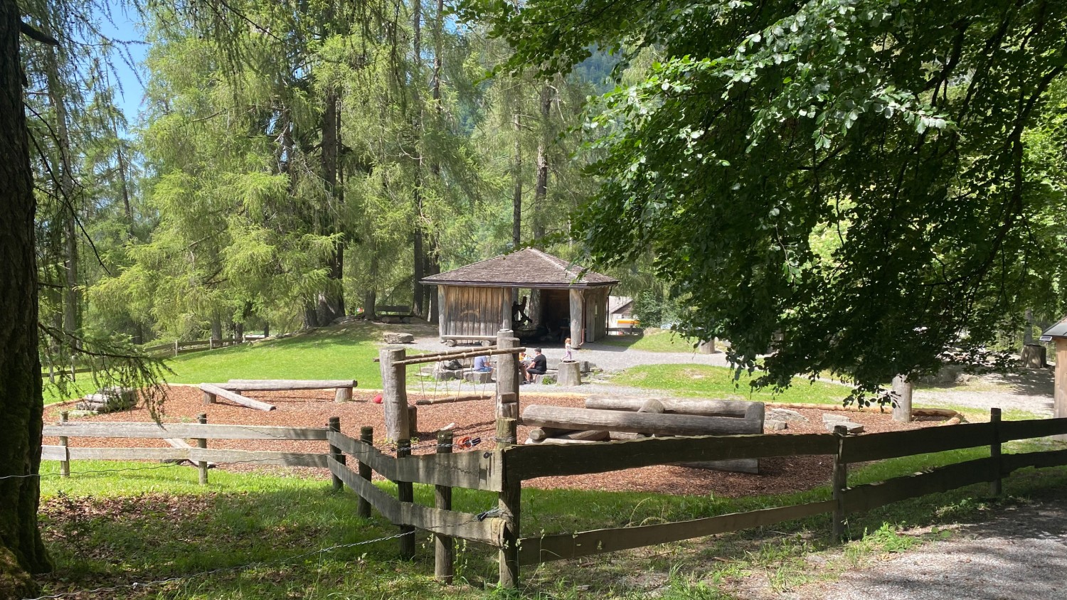 Der Picknickplatz bei Ganda bietet eine Möglichkeit zum Verweilen. Bild: Loïc von Matt