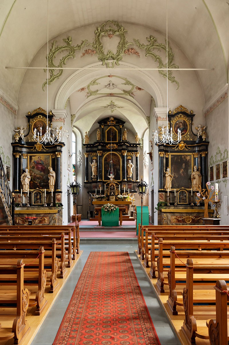 Besuch in der Kapelle der Pfarrei St. Verena. Bild: Raja Läubli