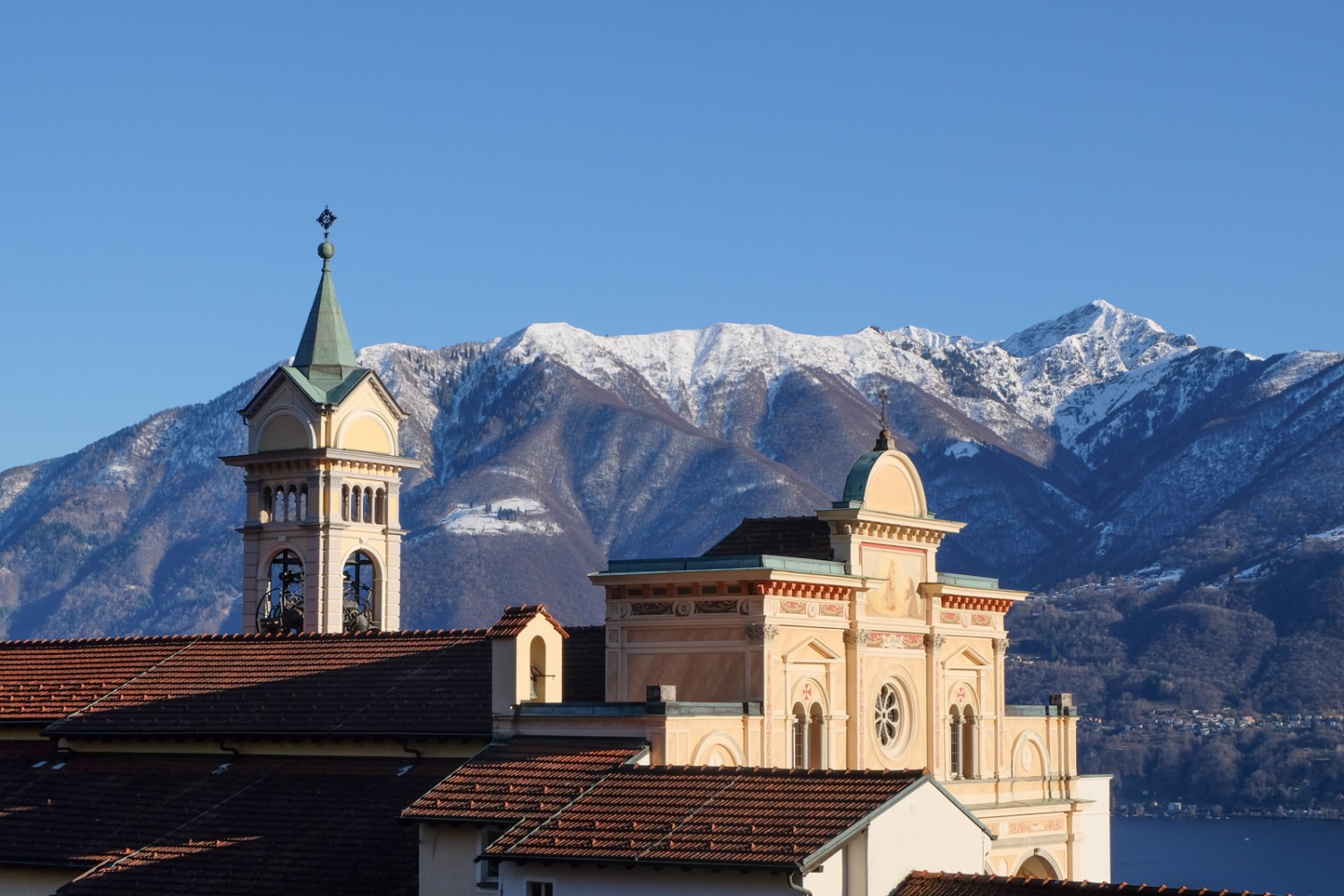 Auf der Fahrt zurück nach Locarno lohnt sich ein Besuch der Wallfahrtskirche in Orselina.