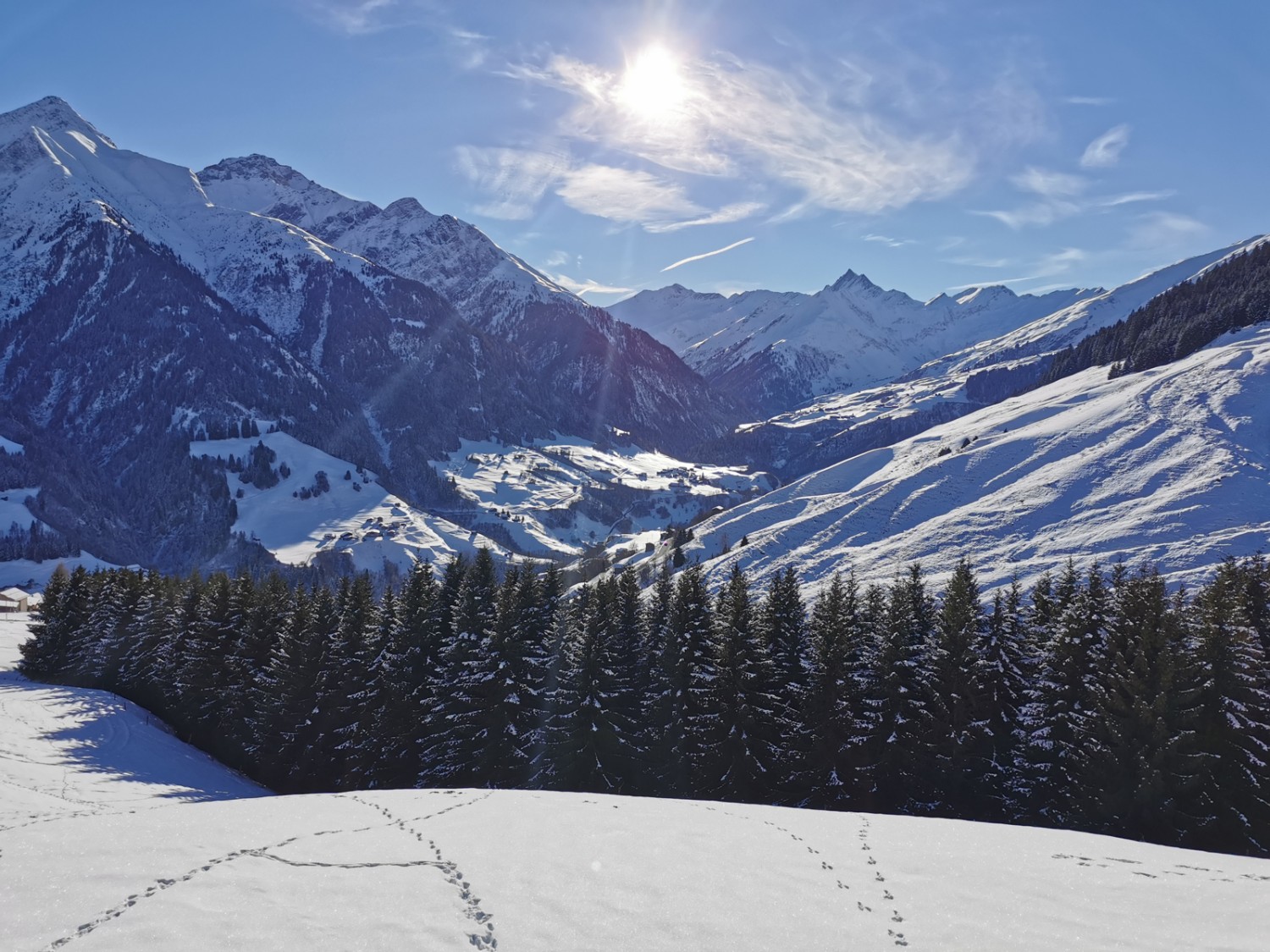 Val Lumnezia mit Piz Regina (links) und Piz Terri (Hintergrund Mitte)