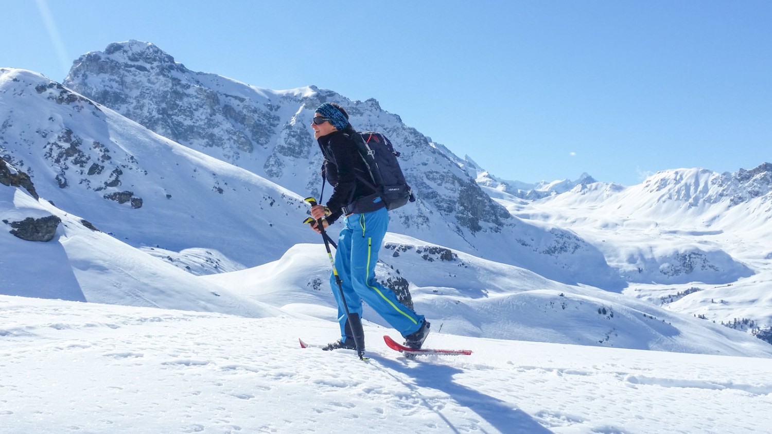 L’itinerario si snoda tra paesaggi innevati lontano dalle piste da sci. Foto: Alexandra Blatter