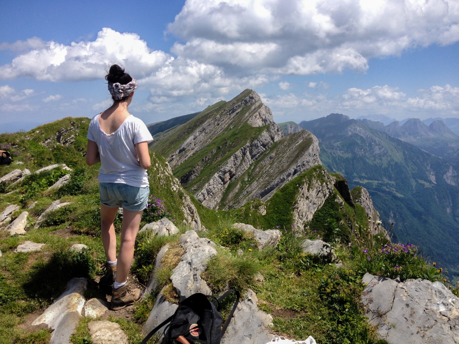 Auf dem Gipfel mit Blick auf die weiteren Churfirsten. Bild: Claudia Peter