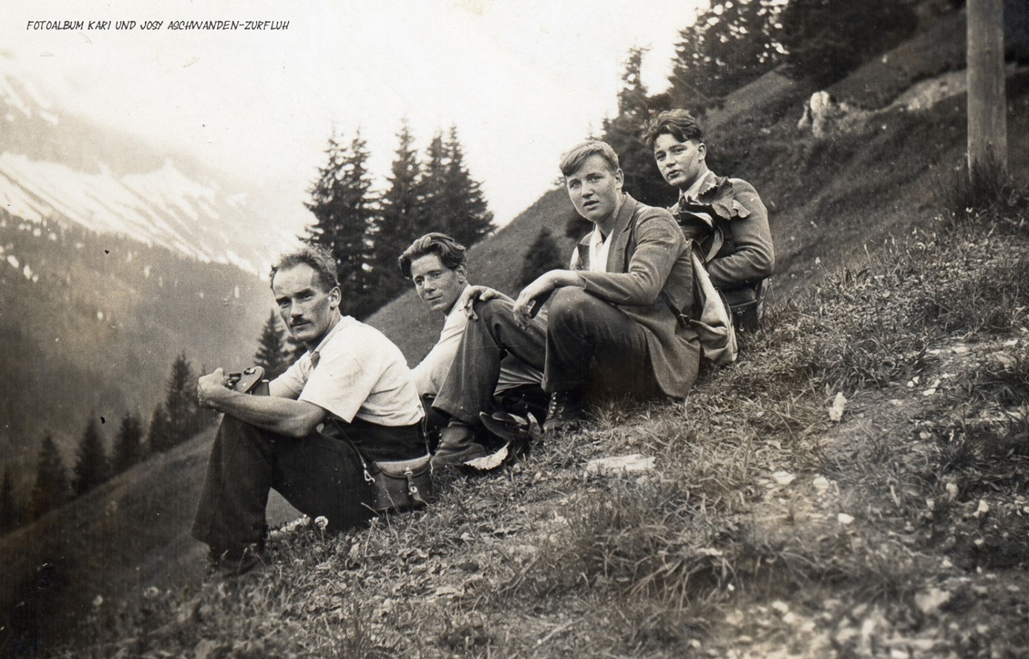 Ausflug junger Männer: eine Erinnerung aus dem Isenthaler Archiv. Bild: zvg