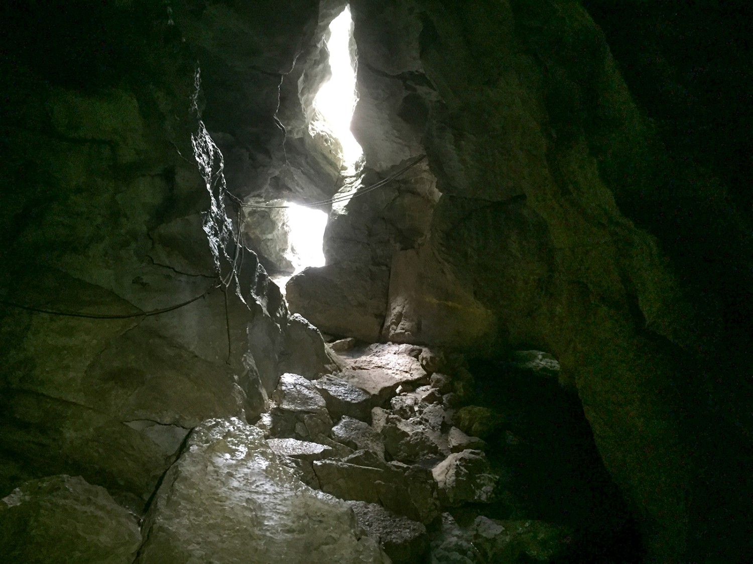 Ein letzter Blick zurück zum Höhleneingang.