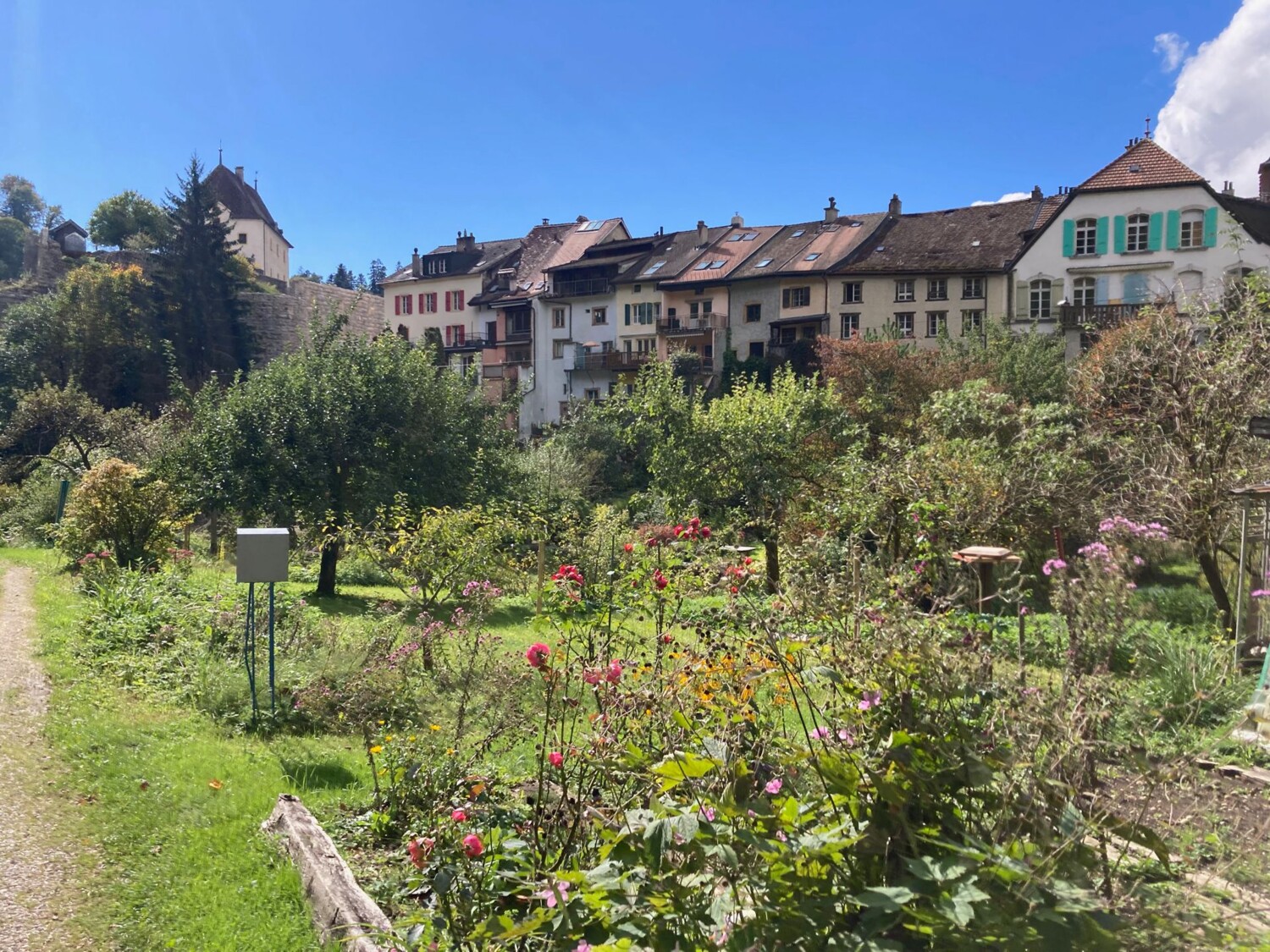 Valangin, le but de la randonnée, possède un château et une vieille ville qui valent le détour.