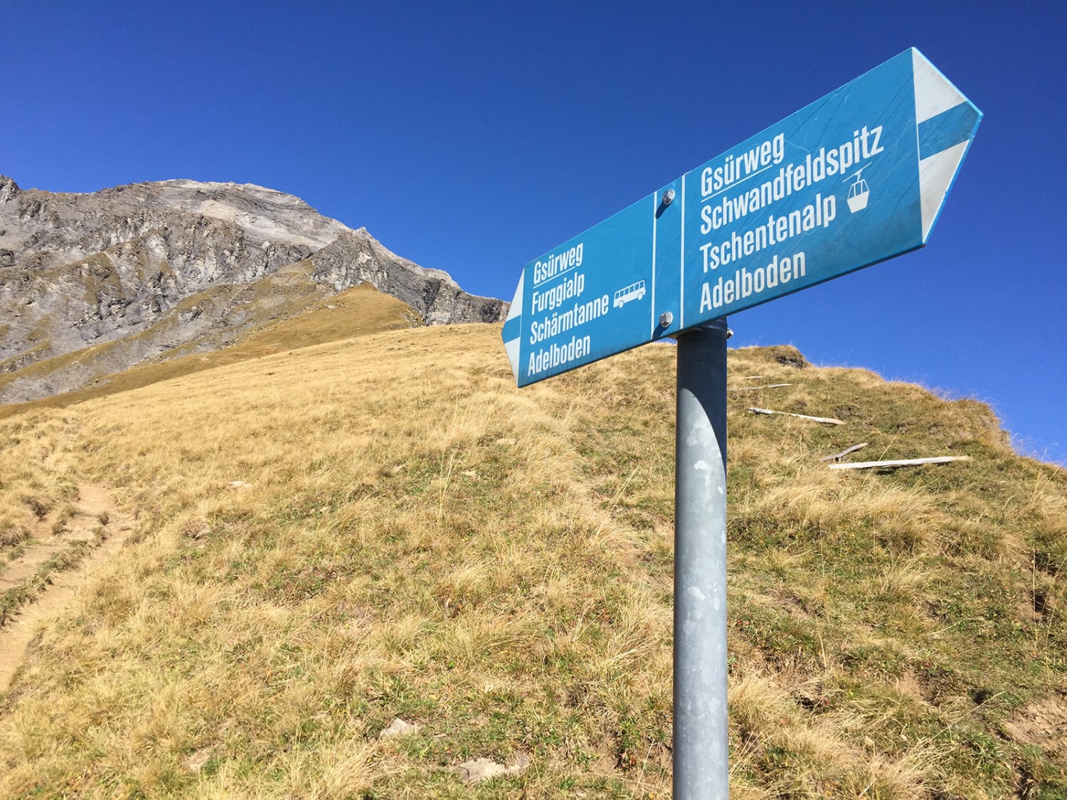 Ab hier beginnt der Alpinwanderweg: Er ist nur für geübte Berggänger. 