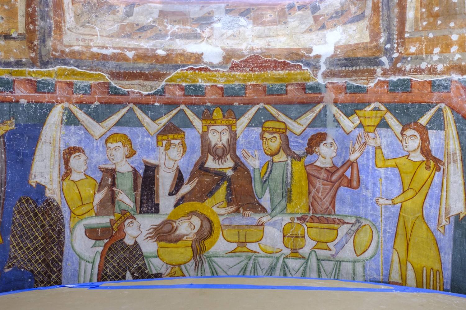 In der Klosterkirche von Müstair begeistern die farbenfrohen Fresken. Bild: Iris Kürschner