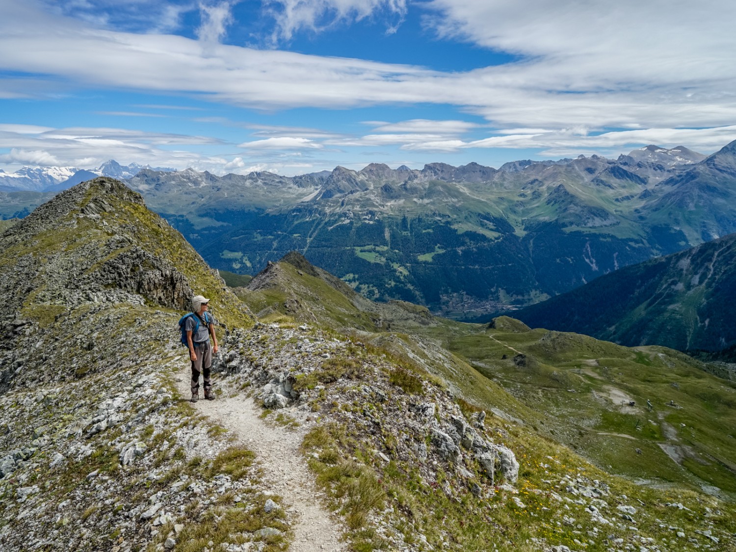 Im Aufstieg zum Col des Becs de Bosson mit Sicht über das Val d’Anniviers. Bild: Fredy Joss