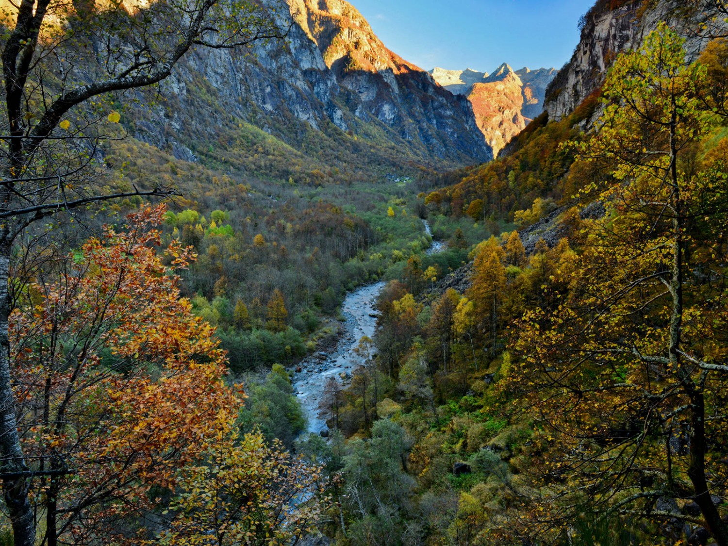 Der Herbst zieht ein ins Val Bavona. Bild: natur-welten.ch