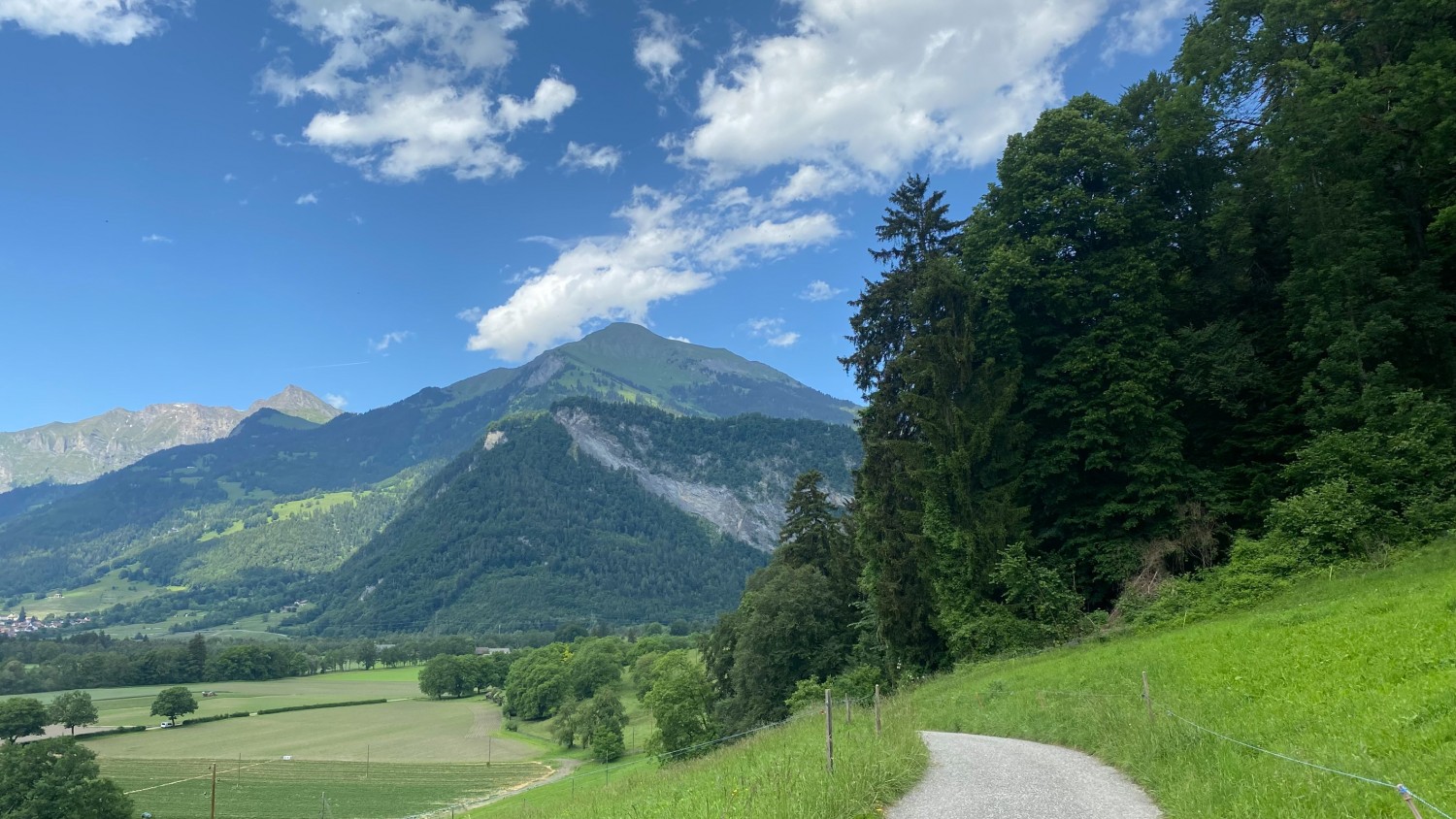 Veduta dal castello di Marschlins sulla valle del Reno. Foto: Loïc von Matt