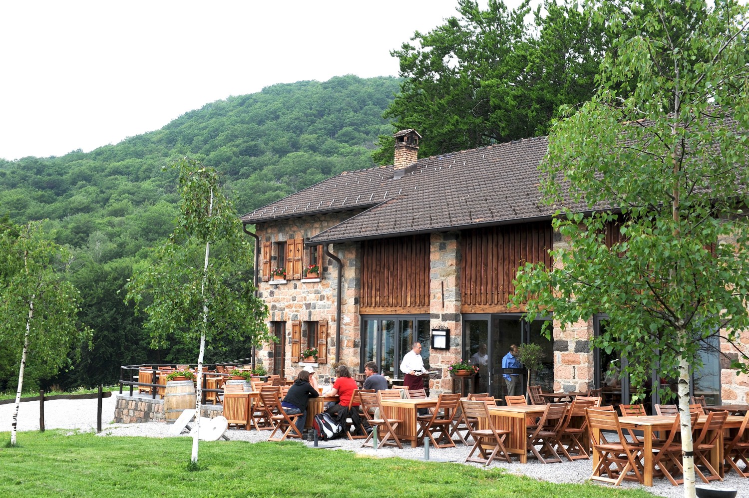 Das «Ristorante Vicania» lädt zum kulinarischen Halt vor dem Abstieg nach Morcote ein. Bild: Martin Weiss