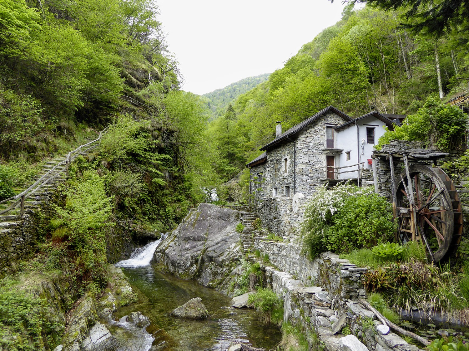 Alte Mühle am Ri di Mulitt direkt neben dem Wanderweg.