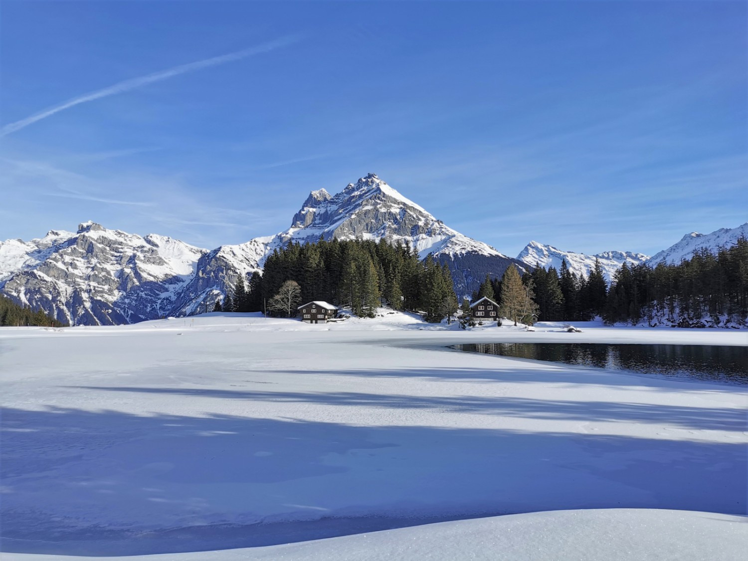 Am Arnisee, im Hintergrund die WIndgällen. Bild: Andreas Staeger