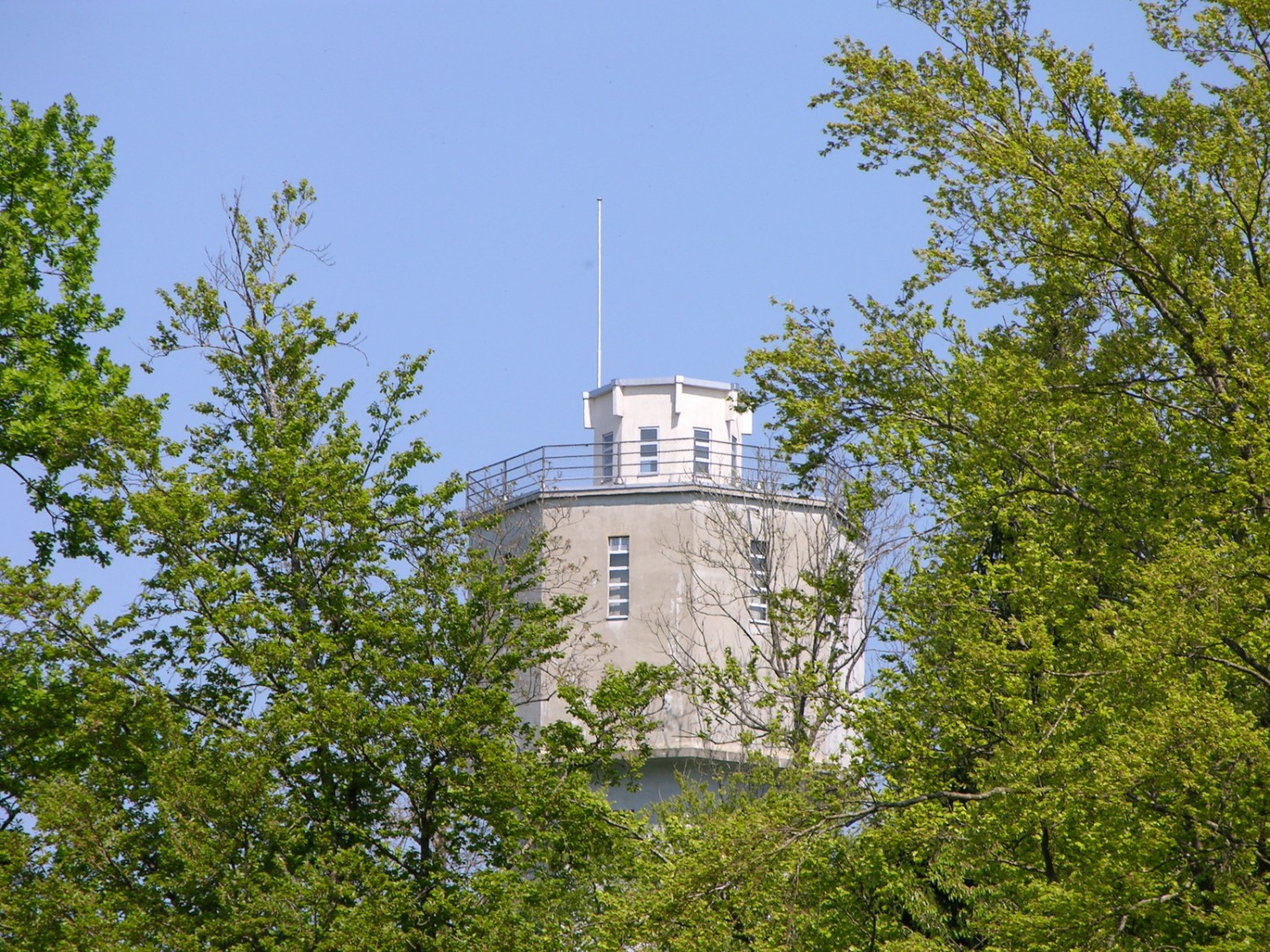 Die Wanderung strartet beim Wasserturm Etziken. Bild: Geri Kaufmann