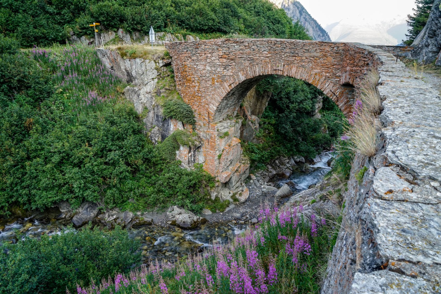 Die alte Steinbogenbrücke beim Ladstafel. Bild: Fredy Joss