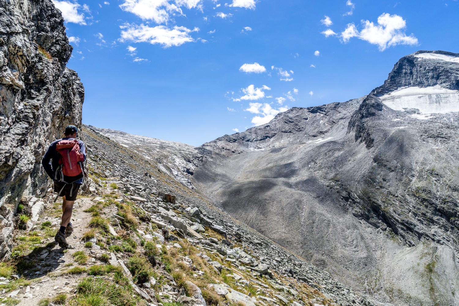 Der Antronapass mit den ausgedehnten Felsplatten ist nicht mehr weit. Bild: Fredy Joss