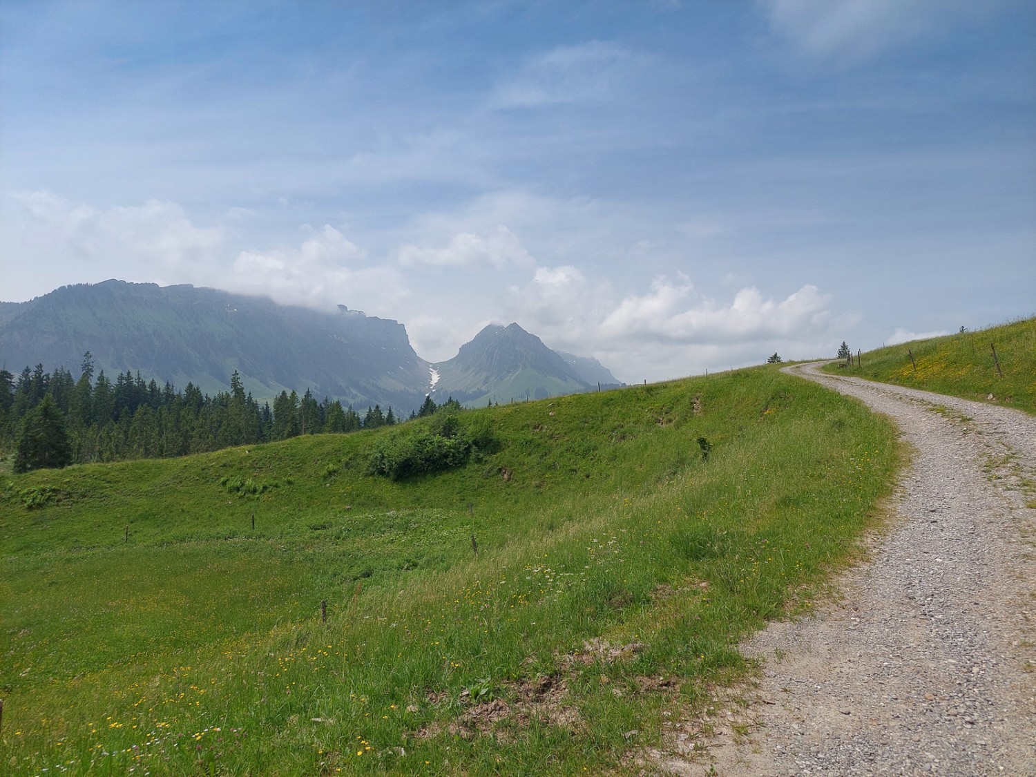 Magnifici scorci: dietro il valico sullo sfondo, il Passo della falce, c’è il lago di Thun. Foto: Tatjana Häuselmann