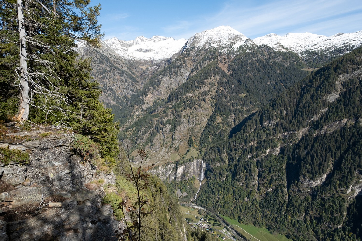 Das Calancatal, das Tal mit schroffen Flanken und den weiten Alpen.