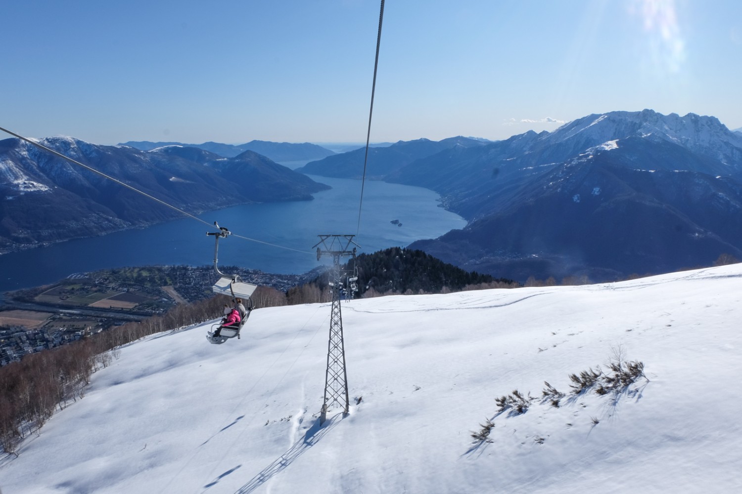 Auf Cardada fährt man seitlich auf dem Sessellift – wie früher auf den Weissenstein.