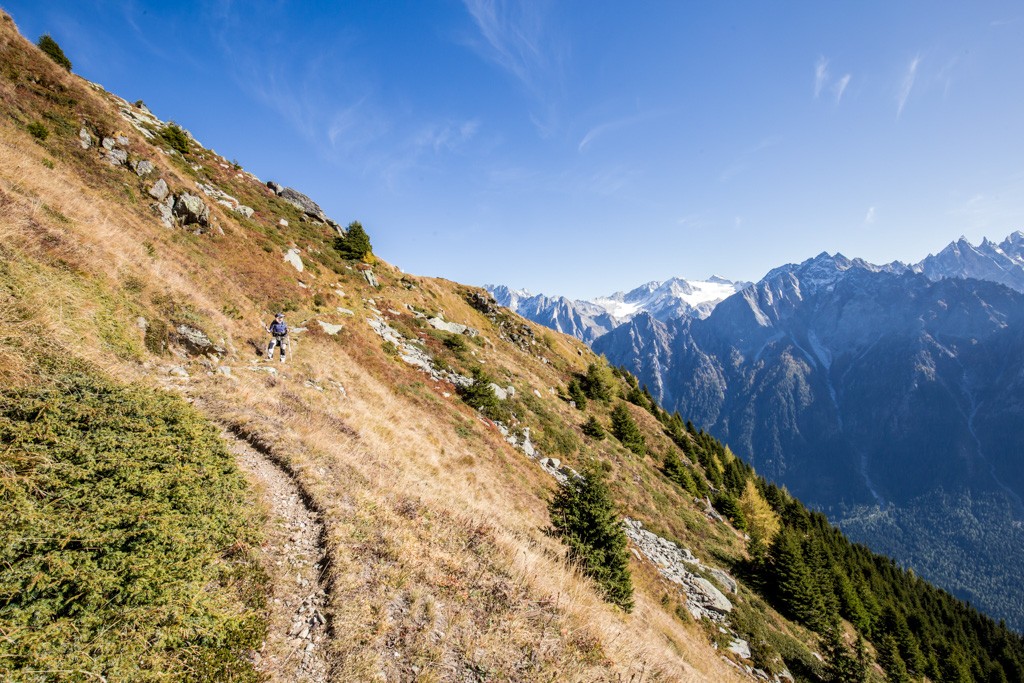 Zwischen Plan Lo und Cadrin folgt der anspruchsvollste Teil der Tour, den Flanken des Piz Duan entlang und durch manch eine Runse. Dafür hat man einzigartige Aussicht auf das Bergell. Bild: Daniel Fleuti