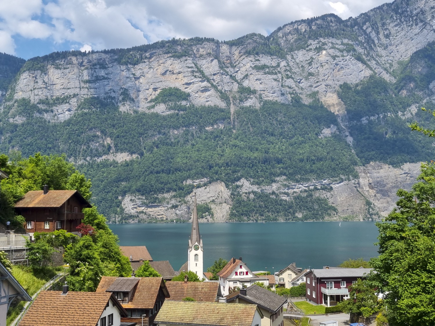 L’escursione termina nel tranquillo paese di Mühlehorn sulla riva del lago di Walenstadt. Foto: Simon Liechti