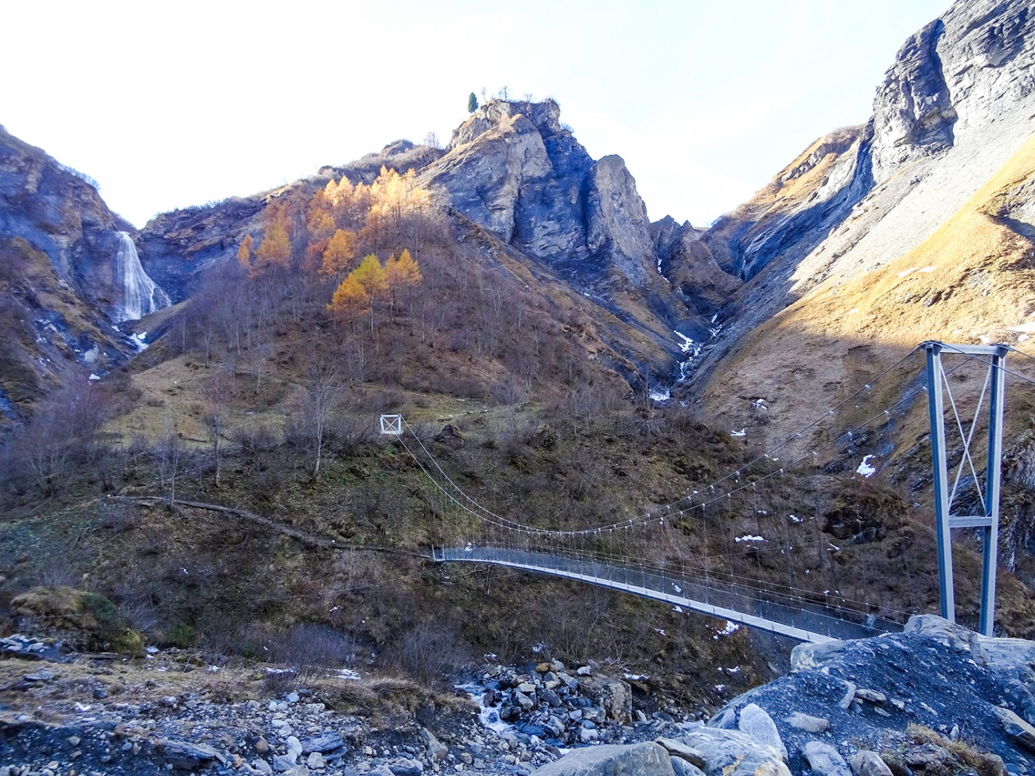 Zur Arena der Wasserfälle bei Batöni