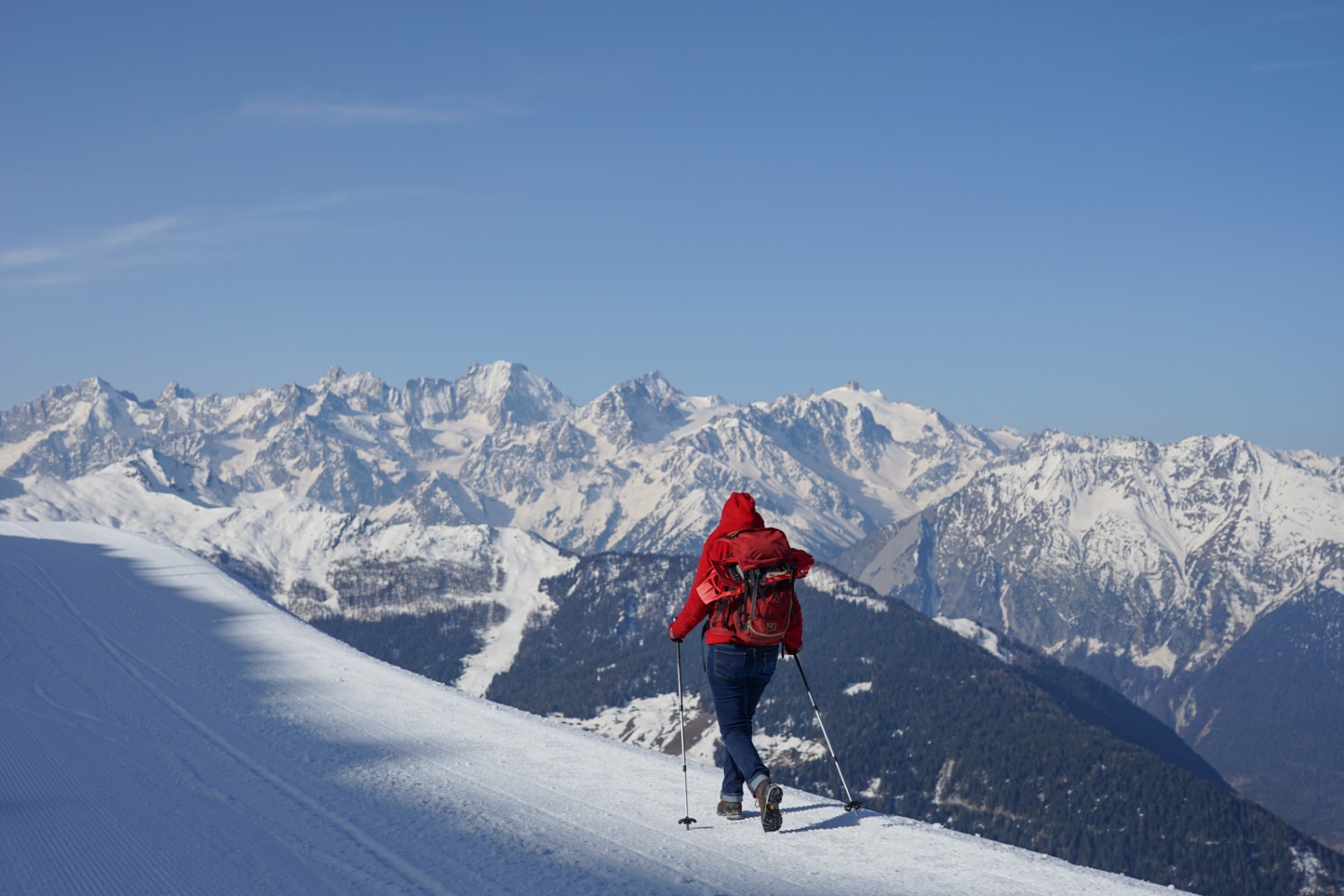 Winterwandern ob Verbier mit Blick auf das Mont-Blanc-Massiv. Bild: Reto Wissmann