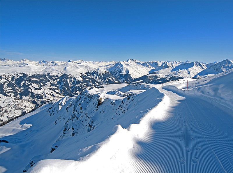 Spektakuläre Aussicht auf der Gipfelwanderung mitten im Winter. Bilder: Arosa Tourismus