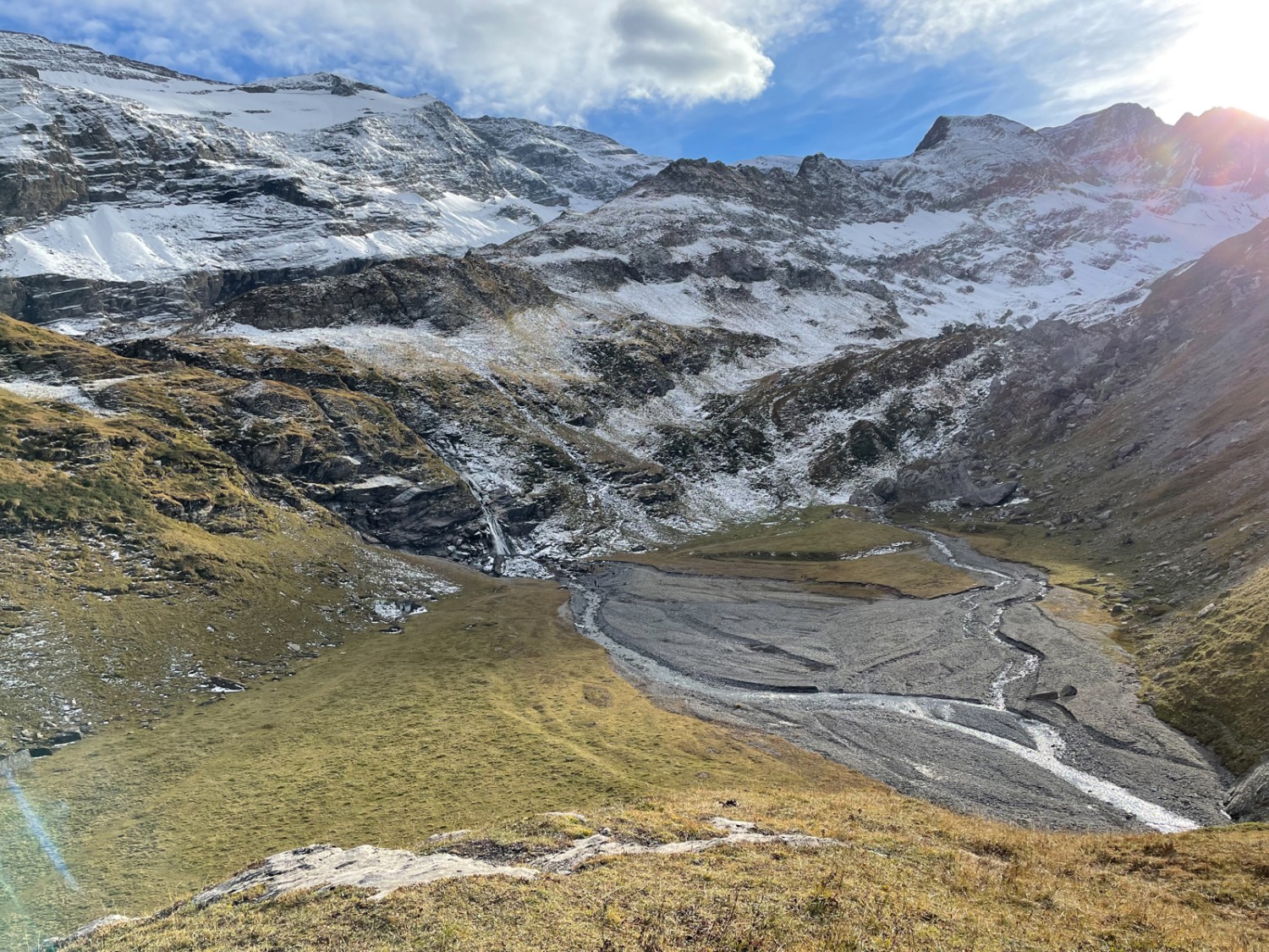 Vue de la Geltenhütte sur la plaine alluviale. Photo: Rémy Kappeler