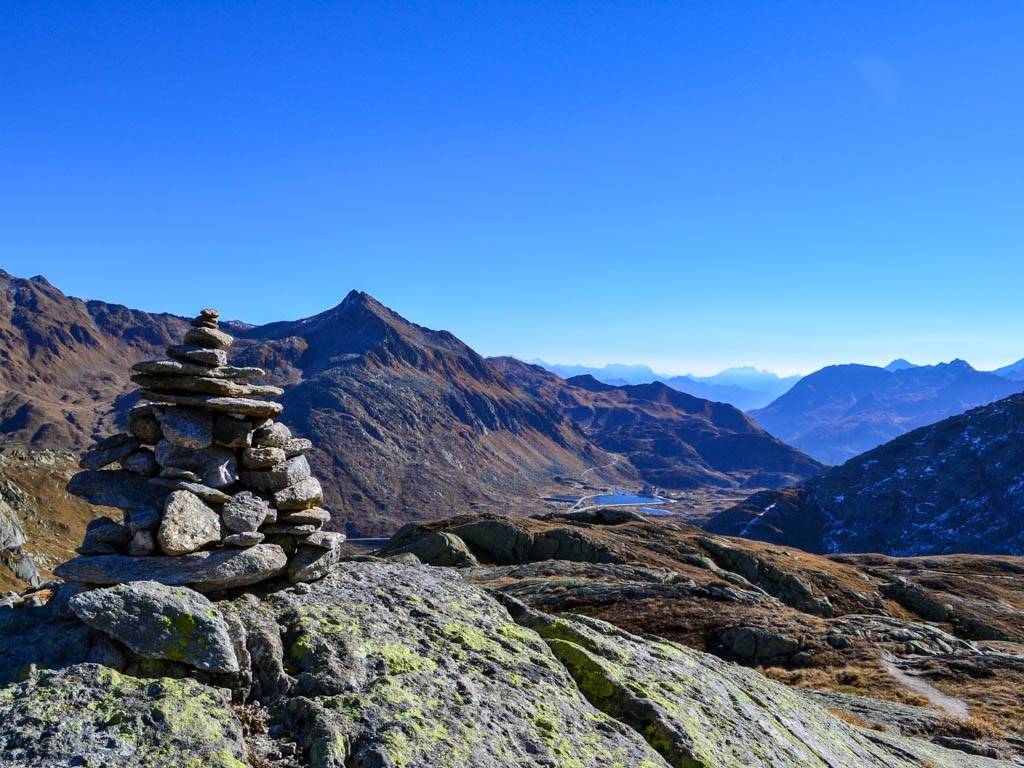 Vista sui laghetti del passo del San Gottardo. Foto: Sabine Joss