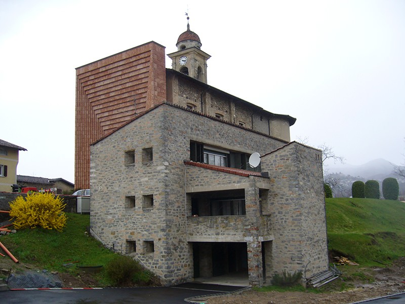 Die Kirche mit dem Pfarrhaus in Genestrerio ist eines der ersten Werke Mario Bottas.