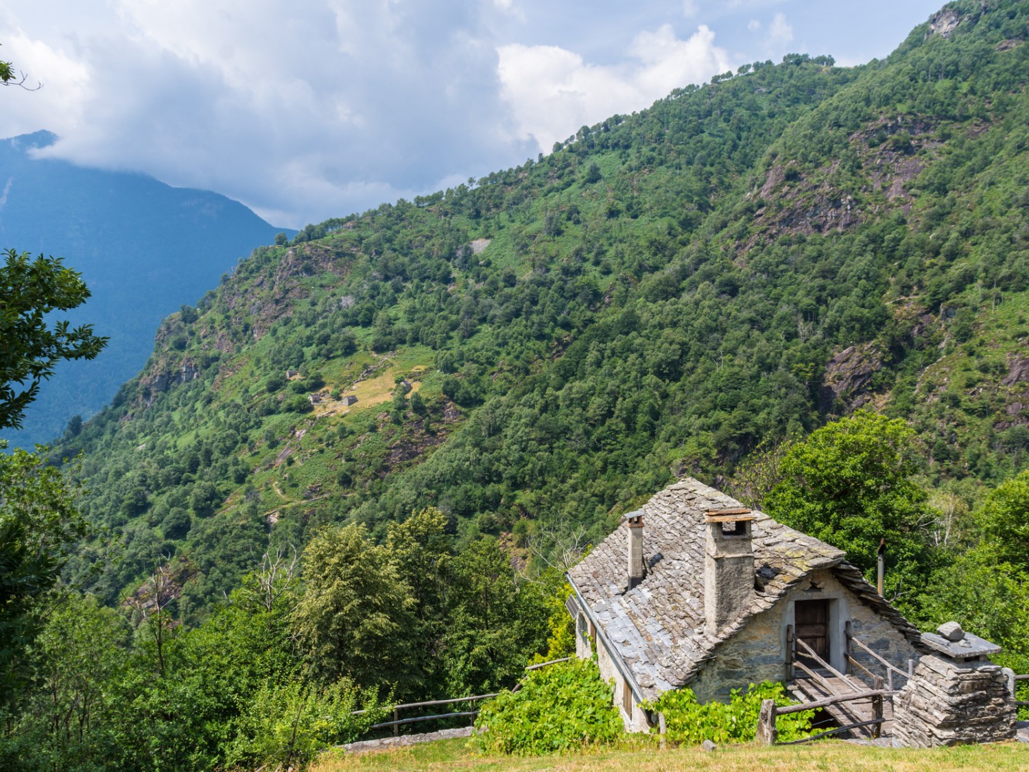 Raggiungibile solo a piedi: rustico sull’Alpe Cassinèla (P. 777). Foto: Franz Ulrich
