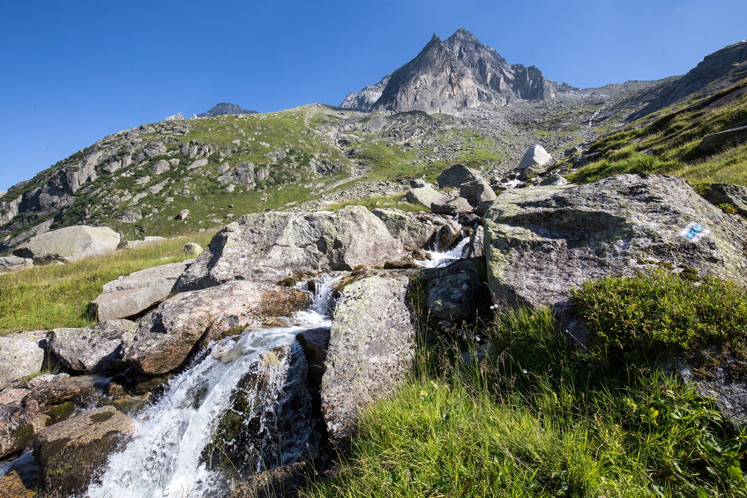 Dem Älprigenbach entlang zum Göscheneralpsee.