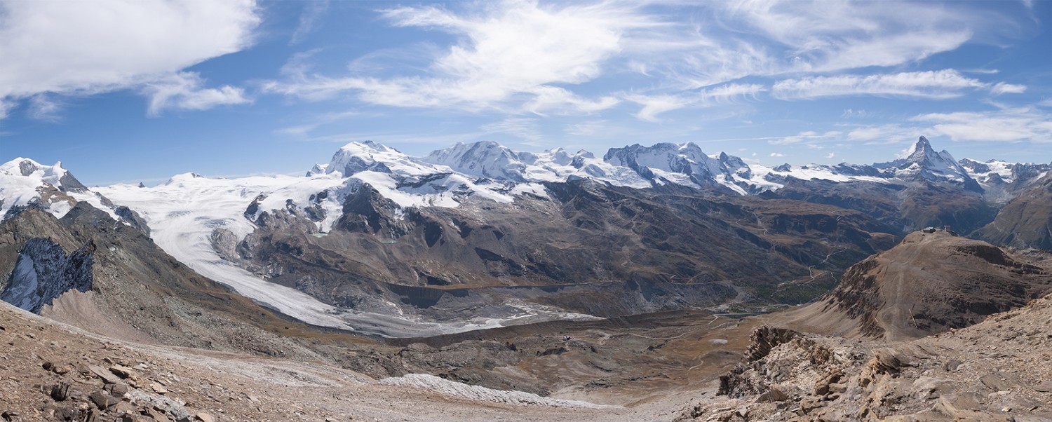 Im Aufstieg zum Oberrothorn: Blick gegen Monte Rosa bis zum Matterhorn mit Findelgletscher. Bild: Andreas Wipf
