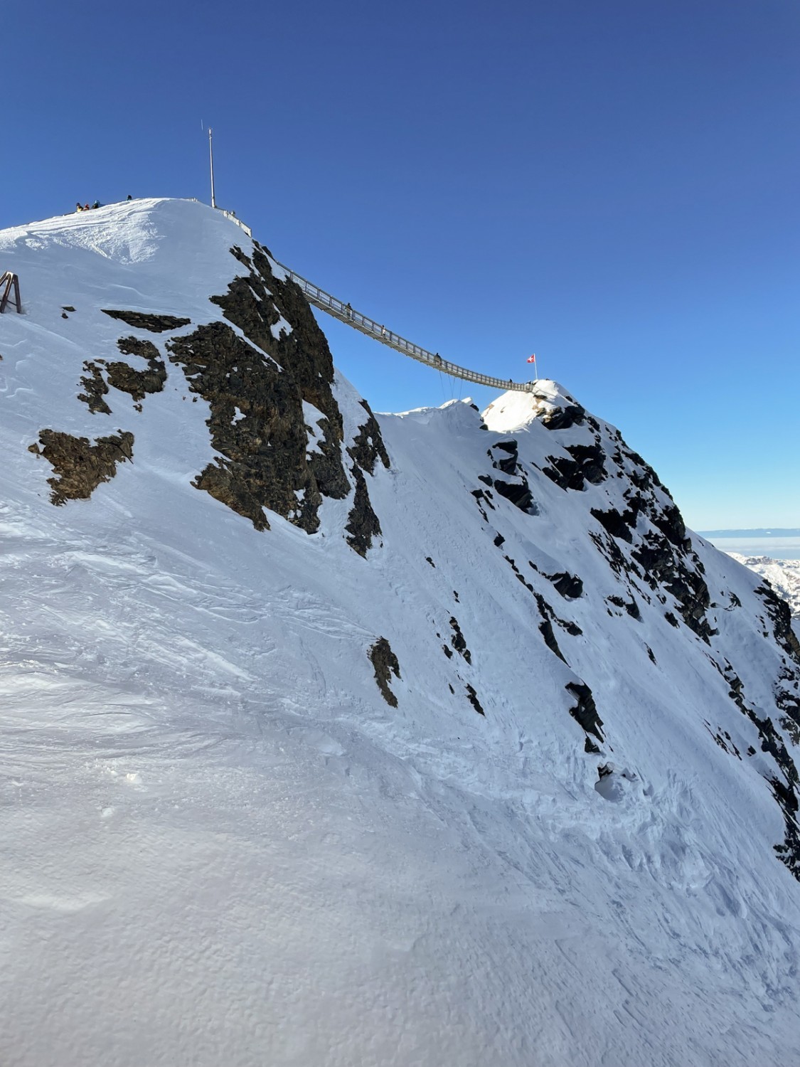 Der Peak-Walk verbindet zwei kleinere Gipfel. Bild: Rémy Kappeler