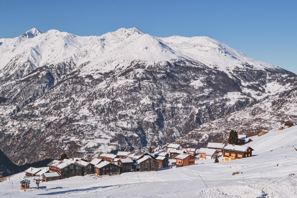 Au nord s’élèvent les sommets de la région de Lötschberg. Photo: Sabine Joss