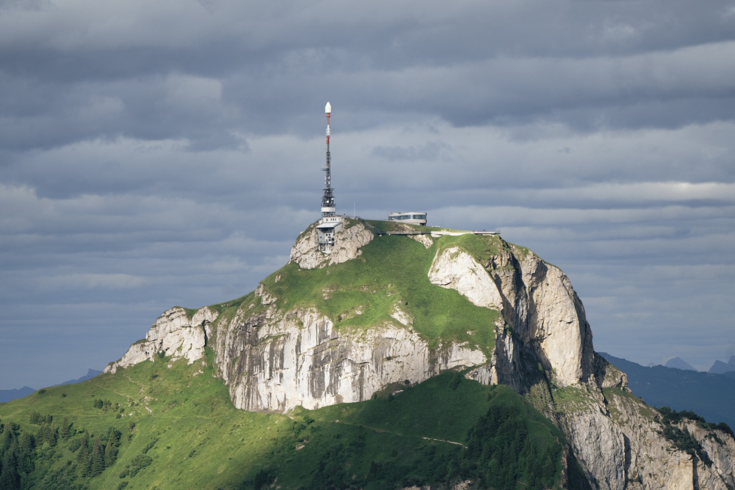 Die Aussicht von der Alp Sigel auf den hohen Kasten. Bild: Jon Guler